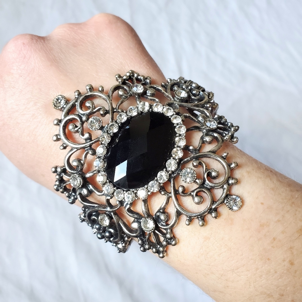 🎉HP🎉 Decorative Hinge Cuff Bracelet
